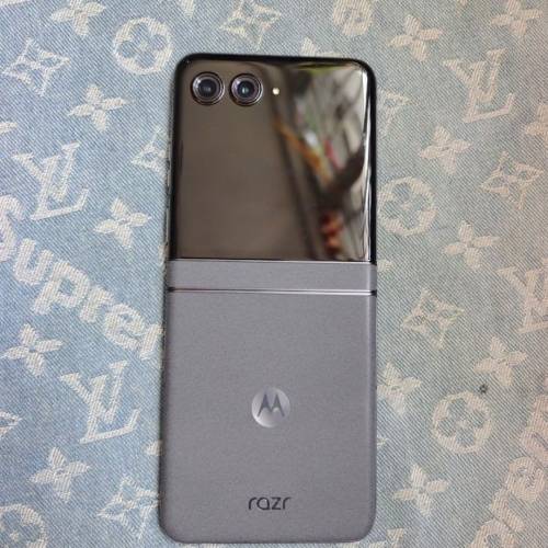 Motorola Razr 50 8+256GB 5G 很新淨