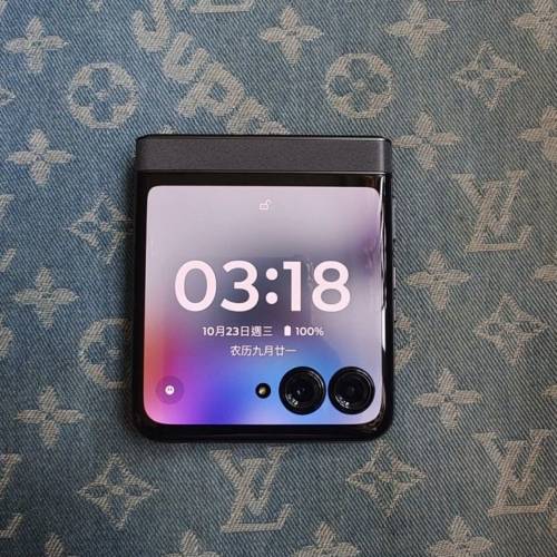 Motorola Razr 50 8+256GB 5G 很新淨