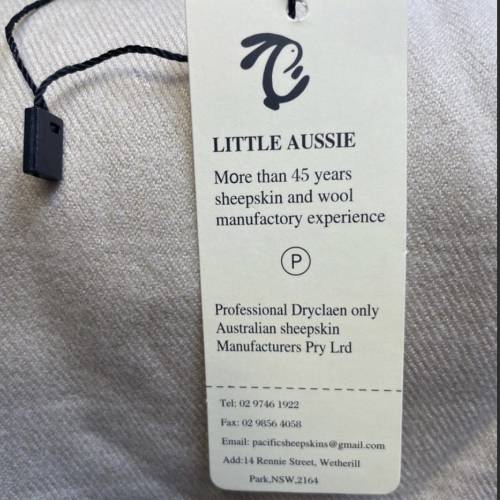 澳洲製造LITTLE AUSSIE《小澳洲人》品牌的羊絨圍巾，規格190x70 cm，100%全新。自用...