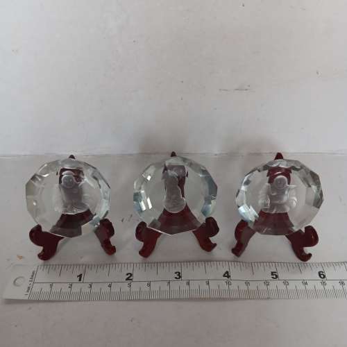 一套水晶雕刻兩個佛公一個觀音约1.5寸，連木座，清理古舊售380元歡迎出價,no.D2.1.25