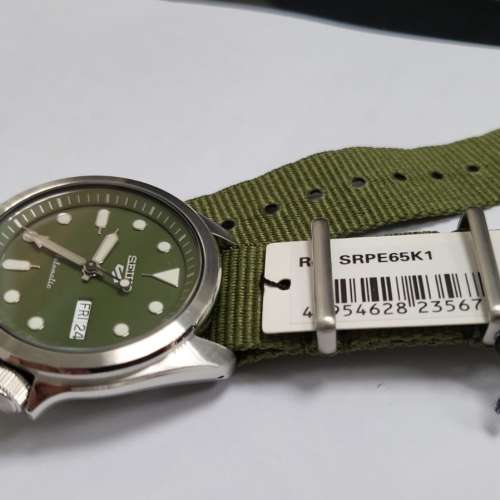 SEIKO ***全新品綠面*** SRPE65 5 Sports SKX Sports Style