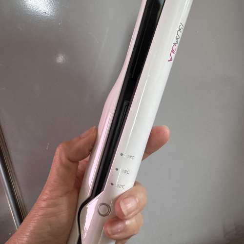 電頭髮卷, 直x 共2件 hair iron HK$250  &middot; In stock