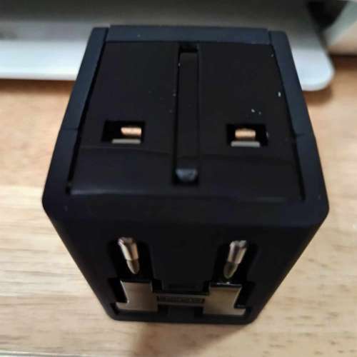 萬能旅行轉換插頭 連USB充電  插蘇 插座 萬能插蘇