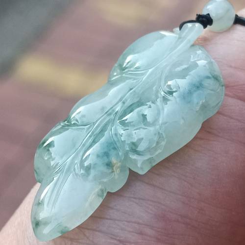 💝緬甸天然A貨冰糯化膠飄花翡翠大葉子
  （可代做香港玉石鑒定証書）
❤46mm*25.4m...