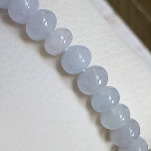 💝緬甸天然A貨糯化起冰膠淡色多寶翡翠手串
  （可代做香港玉石鑒定証書）
❤8mm*30...