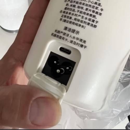 高級旅行，水杯650毫升，可以USB可以220V