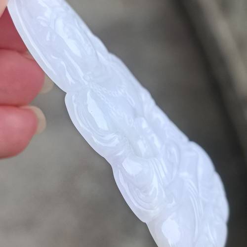💝緬甸天然A貨糯種淡紫翡翠大渡母觀音
  （可代做香港玉石鑒定証書）
❤63.7mm*41m...