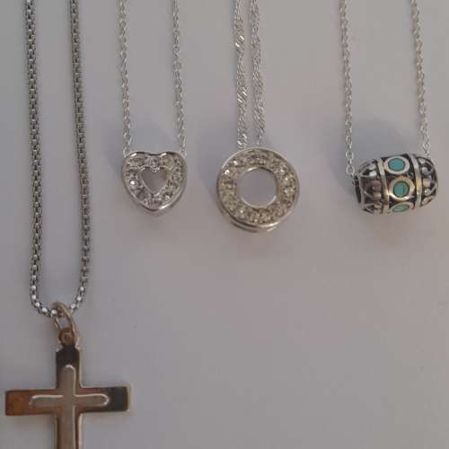 迷你純銀吊墜，連16/18寸意大利純銀頸鏈，每套二百元兩套起八折全部七套七折。no.2...