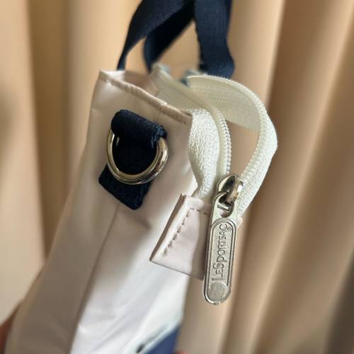 LeSportsac玉桂狗手挽斜孭袋