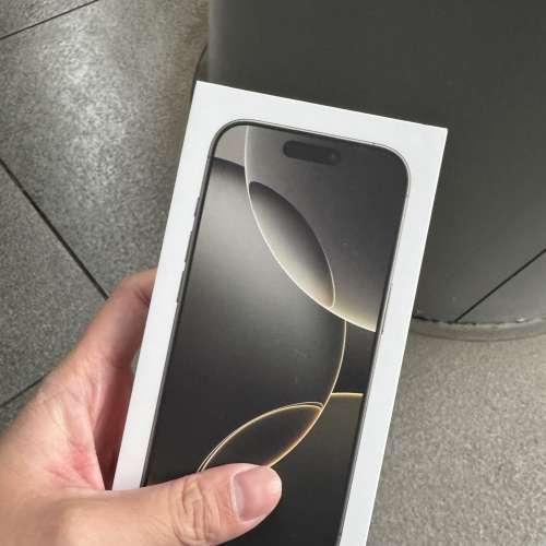 全新行貨 Iphone 16 pro 256GB 原色鈦金屬
