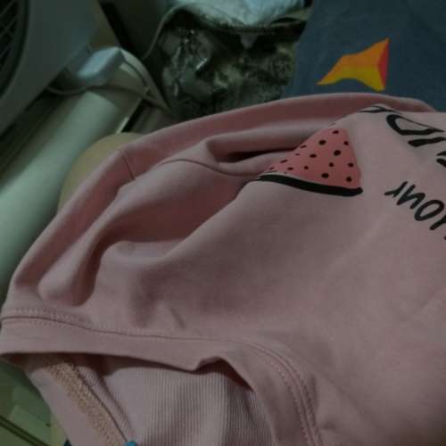 全新 舒服料上衣 長56x寬88cm(包郵寄)