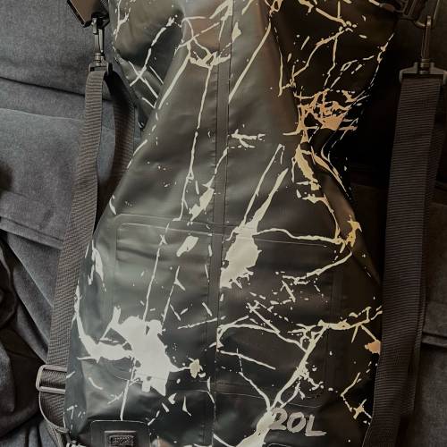 Water Pro 防水袋黑色大理石紋20L