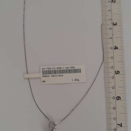18K 18吋頸鏈 1.62克 配上8mm 日本養珠吊墜。因未能找到mark 在該金屬吊墜上，相信...