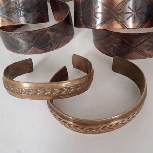 清理存貨，不計成本。一手十隻銅鈪，共售200元，多量價錢可以再商議。no.B26.1.25