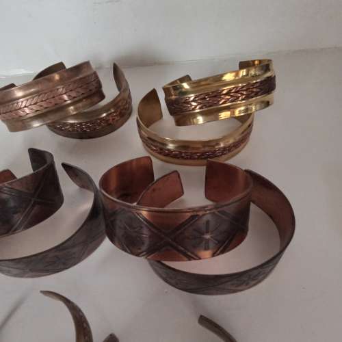 清理存貨，不計成本。一手十隻銅鈪，共售200元，多量價錢可以再商議。no.B26.1.25