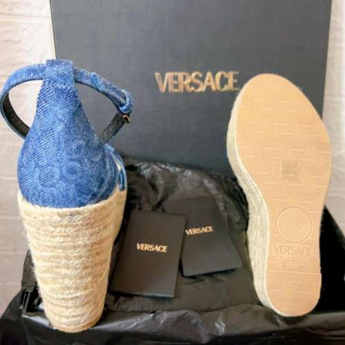 100%正版Versace Barocco 西班牙牛仔高踭涼鞋 特價出售HK$2,800