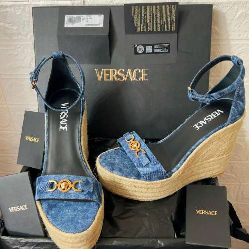 100%正版Versace Barocco 西班牙牛仔高踭涼鞋 鞋碼：38 ½ 號 特價出售HK$2,800