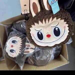 popmart labubu 大首領 斜掛包