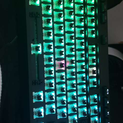 SELL THUNDEROBOT 87KEYS RGB WIRELESS KEYBORAD