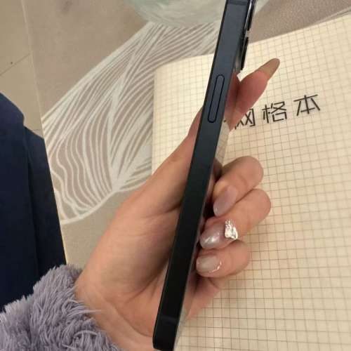 iPhone 13 512G 黑色，健康度95%，使用流暢。