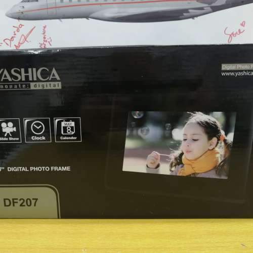 ( 新年秒閃價）Yashica 7" HD Picture Frame w/ Remote