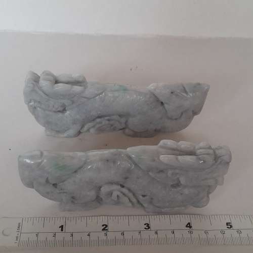一對翡翠A玉龍擺件，長約5寸高2寸寬半寸.有色好工，圓滑好水頭，原價過千元，現清理...