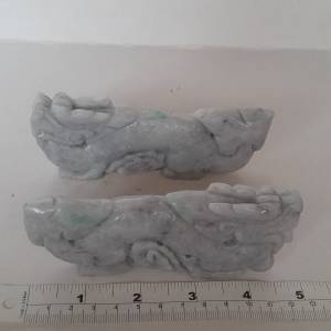 一對翡翠A玉龍擺件，長約5寸高2寸寬半寸.有色好工，圓滑好水頭，原價過千元，現清理...