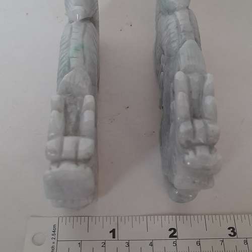 一對翡翠A玉龍擺件，長約5寸高2寸寬半寸.有色好工，圓滑好水頭，原價過千元，現清理...