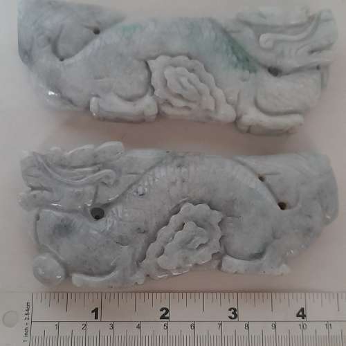 一對翡翠A玉龍擺件，長約5寸高2寸寬半寸.有色好工，圓滑好水頭，原價過千元，現清理...