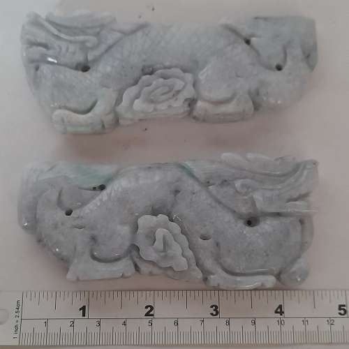一對翡翠A玉龍擺件，長約5寸高2寸寬半寸.有色好工，圓滑好水頭，原價過千元，現清理...