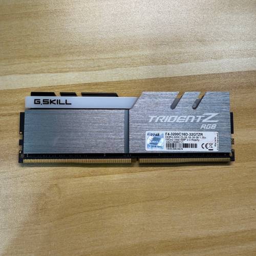 9900k asus z390 hero gskill 32gb corsair aio 500gb m.2