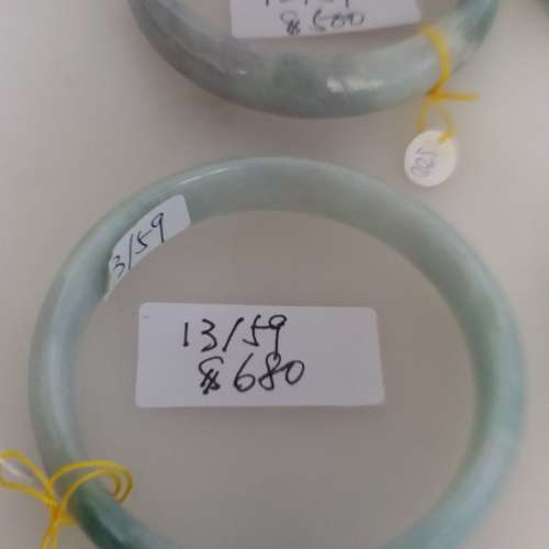 翡翠a玉手鈪， 每隻價錢 如照片顯示，兩隻八折， 全部 四隻七折。no.C.30.1.25