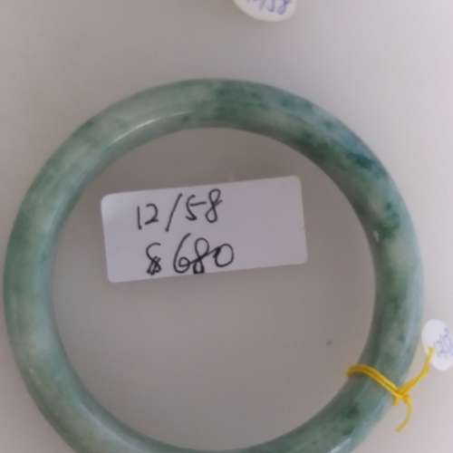 翡翠a玉手鈪， 每隻價錢 如照片顯示，兩隻八折， 全部 四隻七折。no.C.30.1.25