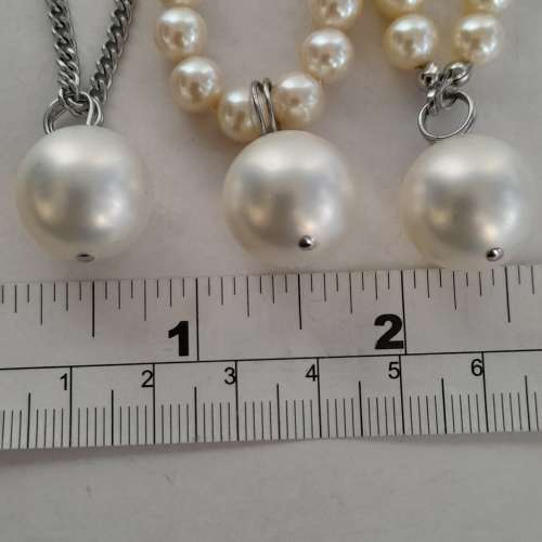 新春優惠價出售，一手三款貝珠shell pearl 16mm吊咀配上16/30寸日本人造養珠頸鏈及2...