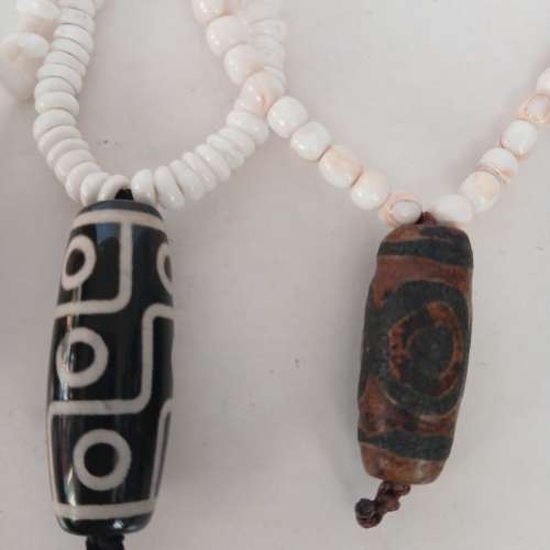 一手5 款天珠，配上16 吋貝殼頸鏈，海陸空 氣場混成一體，清理舊存貨，共售380元，...