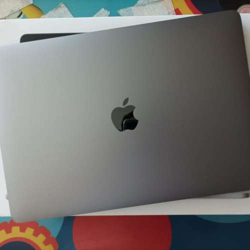Apple MacBook Pro M2 2022 13.3 Retina 8GB 256GB SSD 角有微損 如圖