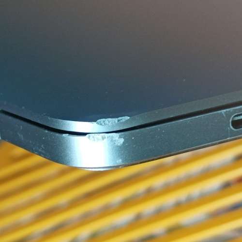 Apple MacBook Pro M2 2022 13.3 Retina 8GB 256GB SSD 角有微損 如圖