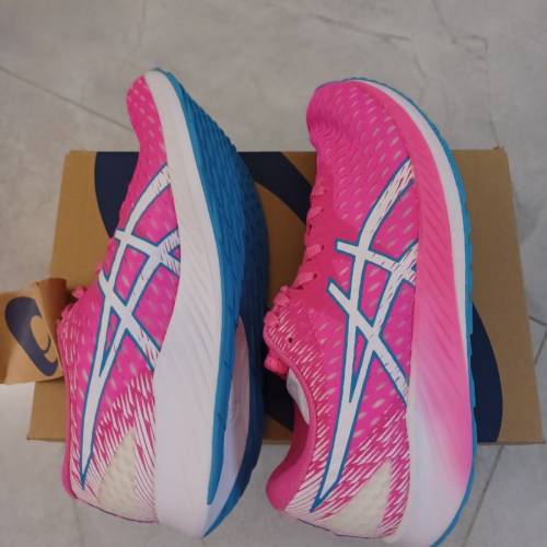 ASICS Hyper Speed (Women Size Eur 38 / UK 5 / US 7)
