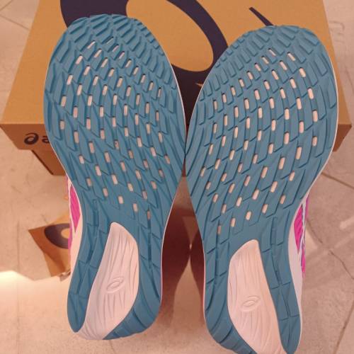 ASICS Hyper Speed (Women Size Eur 38 / UK 5 / US 7)