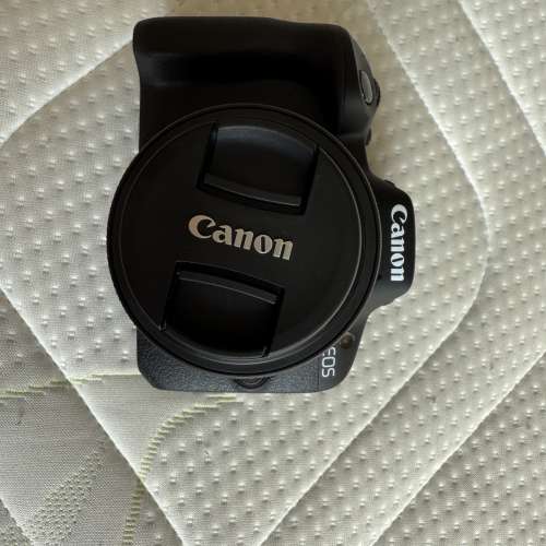 Canon R50