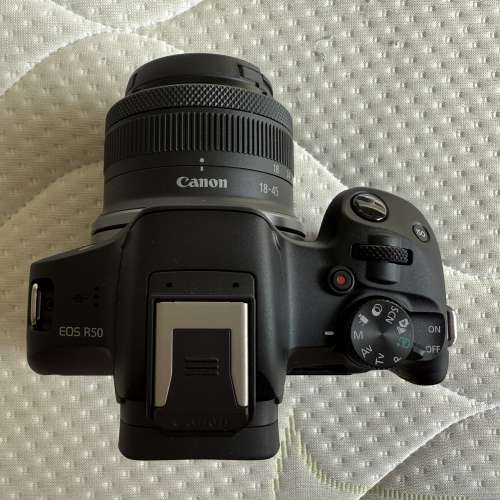 Canon R50