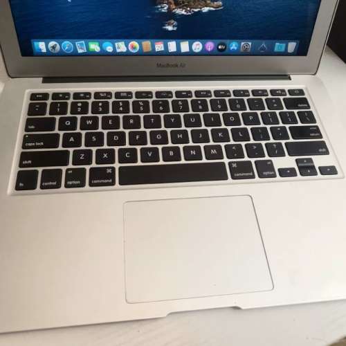 MacBook Air IntelCore i7 8G RAM，256G SSD固態硬盤，超輕細部方便攜帶！