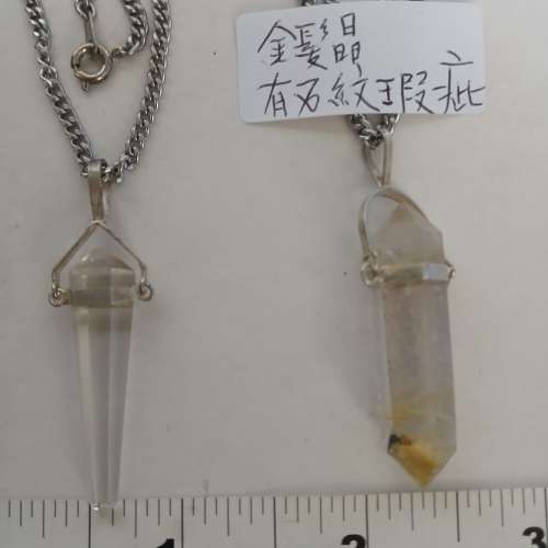 天然水晶纯銀扣吊咀，長約一點五吋  ,連24吋不銹鋼頸鏈。單一條200元兩條300元。D6...