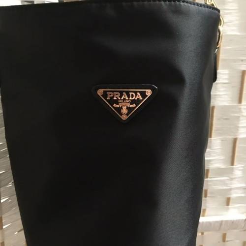 Prada 水桶袋