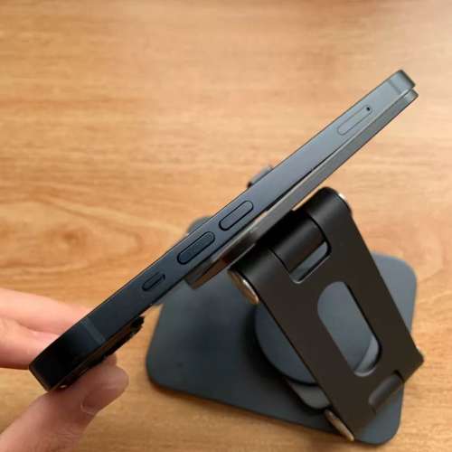 iPhone 13 512G ，電池效能86 %，換機放售，已貼上原裝鋼化Mon及贈送全新手機套。