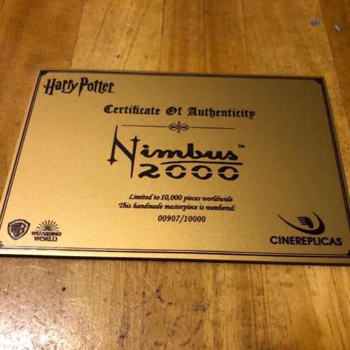 全球限量 10,000 份  編號907 包括正品金屬板 材質：桃花心木手柄、垂柳木刷毛 兩個...