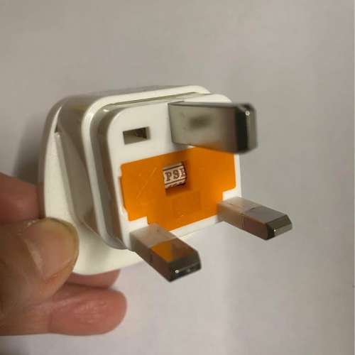 travel universal adapter with safe shutter