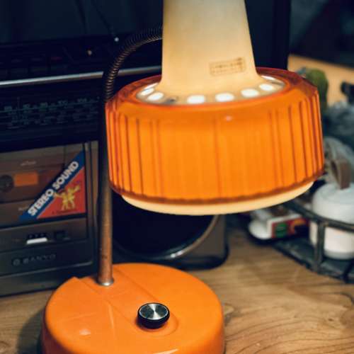 出售 昭和時期 SANYO 座枱燈一箋，100%正常，整體九成新，款式經典，有意請pm我，謝謝