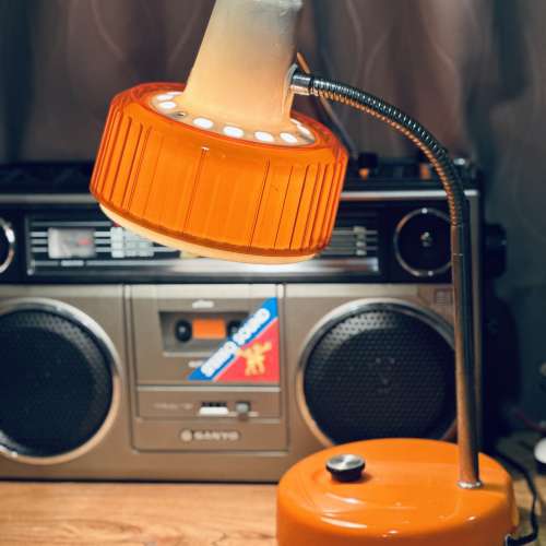 出售 昭和時期 SANYO 座枱燈一箋，100%正常，整體九成新，款式經典，有意請pm我，謝謝