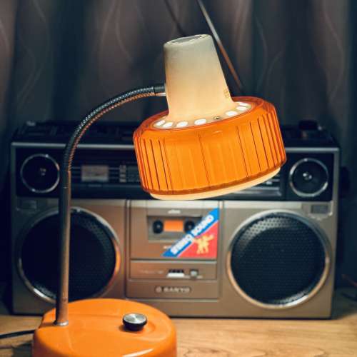 出售 昭和時期 SANYO 座枱燈一箋，100%正常，整體九成新，款式經典，有意請pm我，謝謝